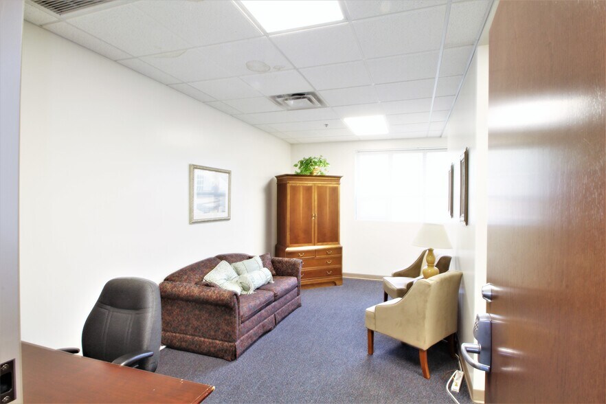 More Photos Of 14240 Dante Ave, Dolton Loft Creative Space For Lease