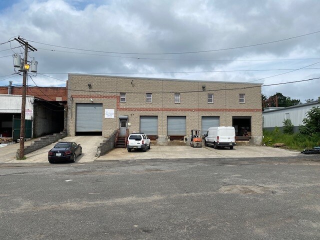 Primary Photo Of 95 Freeway Dr W, Orange Warehouse For Lease