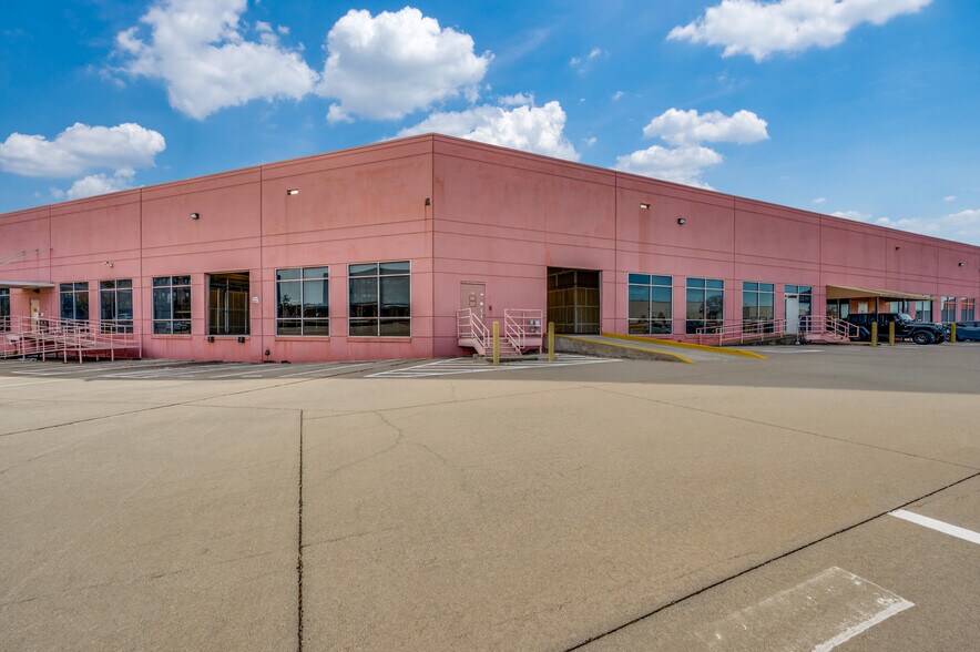 More Photos Of 4240 International Pky, Carrollton Flex For Lease