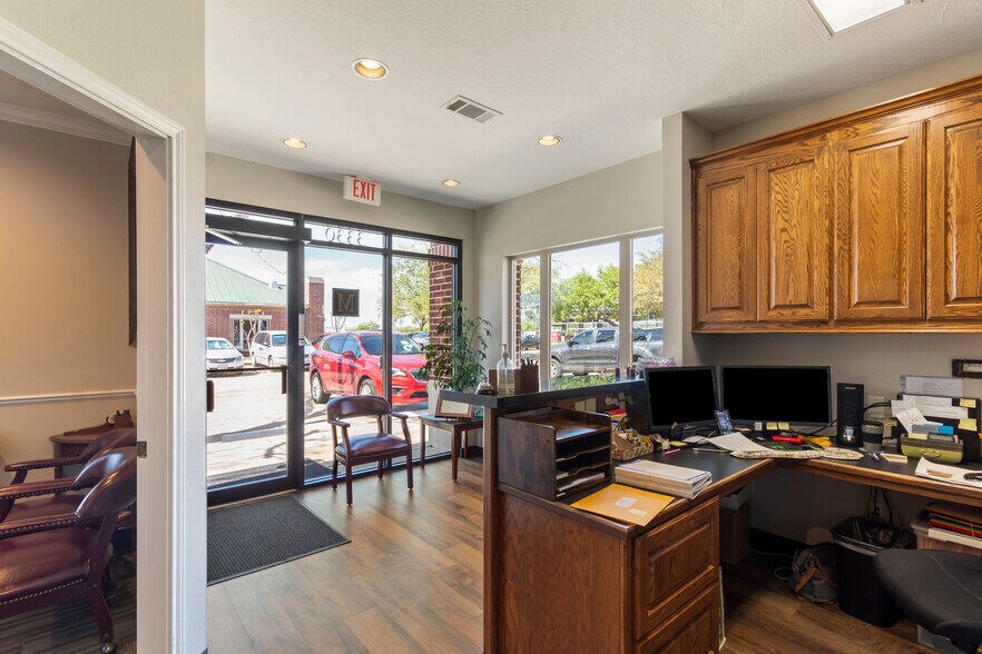More Photos Of 3330 Longmire Dr, College Station Office For Sale