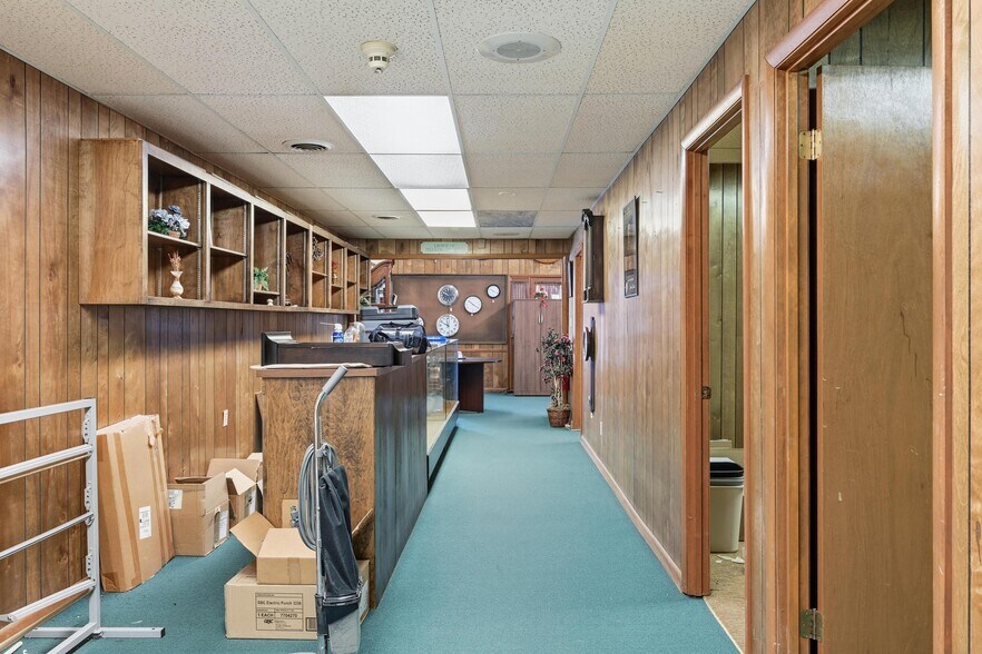 More Photos Of 156 Central Ave NW, Cleveland Convenience Store For Sale