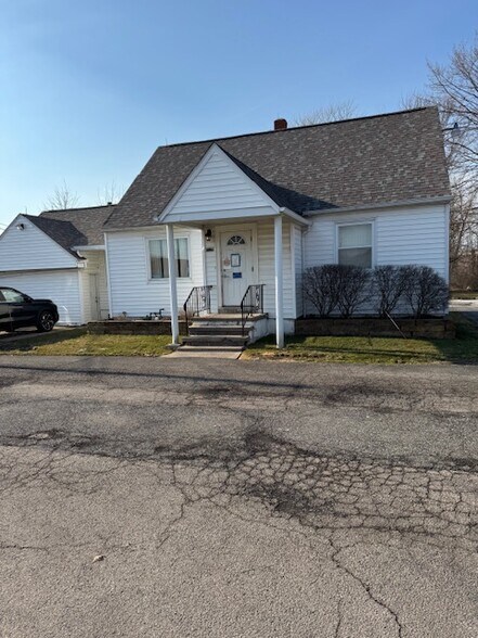 More Photos Of 7439 Tyler Blvd, Mentor Veterinarian Kennel For Sale