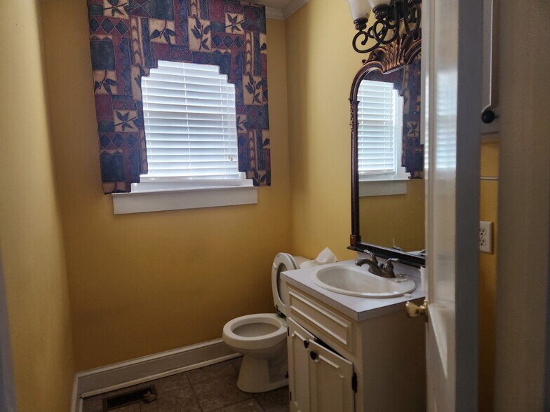 More Photos Of 302 N White St, Lancaster Office For Lease