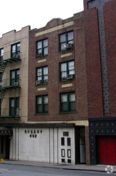 More Photos Of 20-24 Mulberry St, New York Storefront Retail Residential For Sale