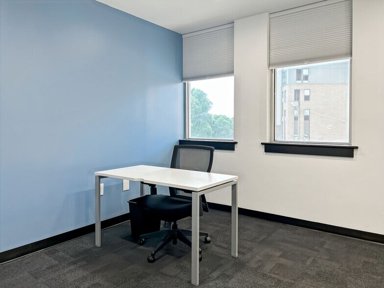 More Photos Of 2303 W Morehead St, Charlotte Coworking Space