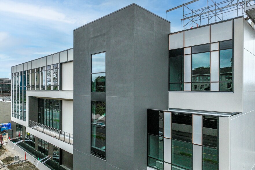 More Photos Of 3901-3903 Broadway, Oakland Medical For Lease