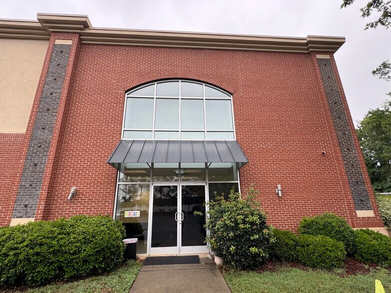 More Photos Of 10624 Metromont Pky, Charlotte Showroom For Sale