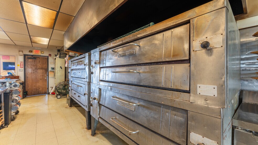 More Photos Of 1815 Bagnell Dam Blvd, Lake Ozark Restaurant For Sale