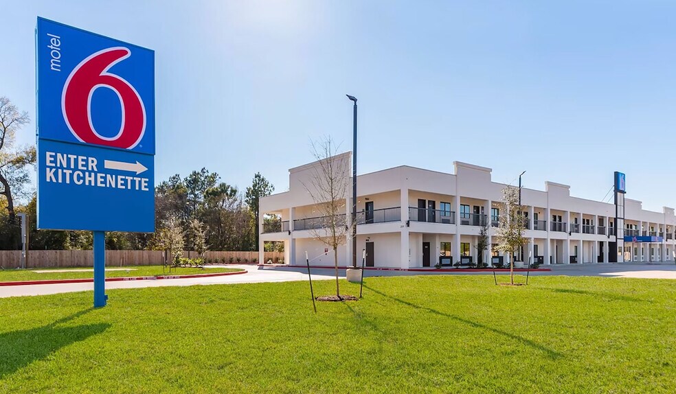 Primary Photo Of 209 Cedar Ln, Channelview Hotel For Sale