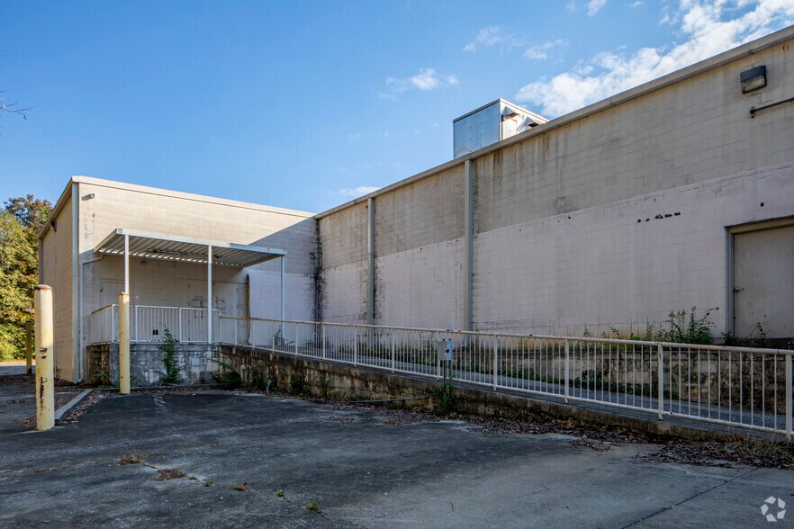 More Photos Of 2120 HWY 19 N, Meridian Freestanding For Lease