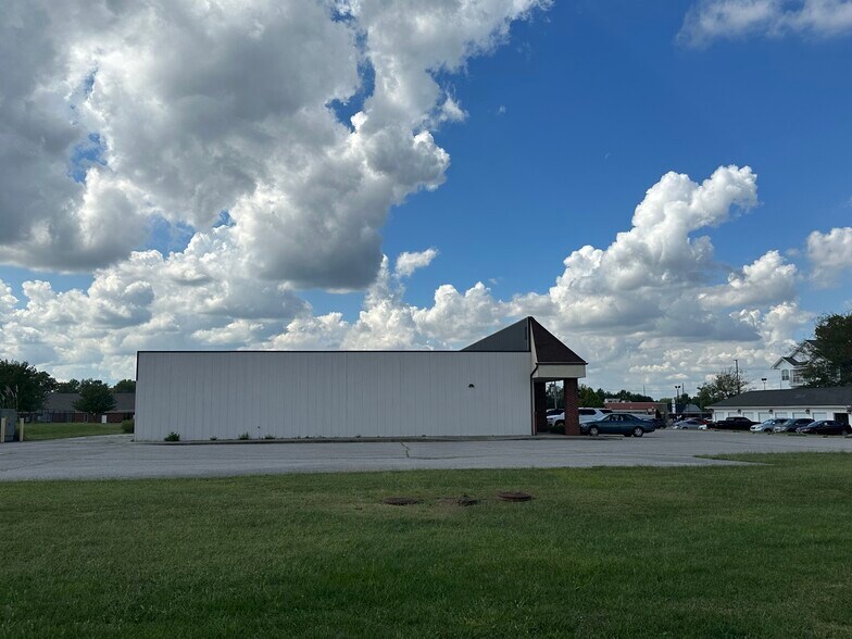 More Photos Of 4510 N Illinois St, Swansea Freestanding For Sale