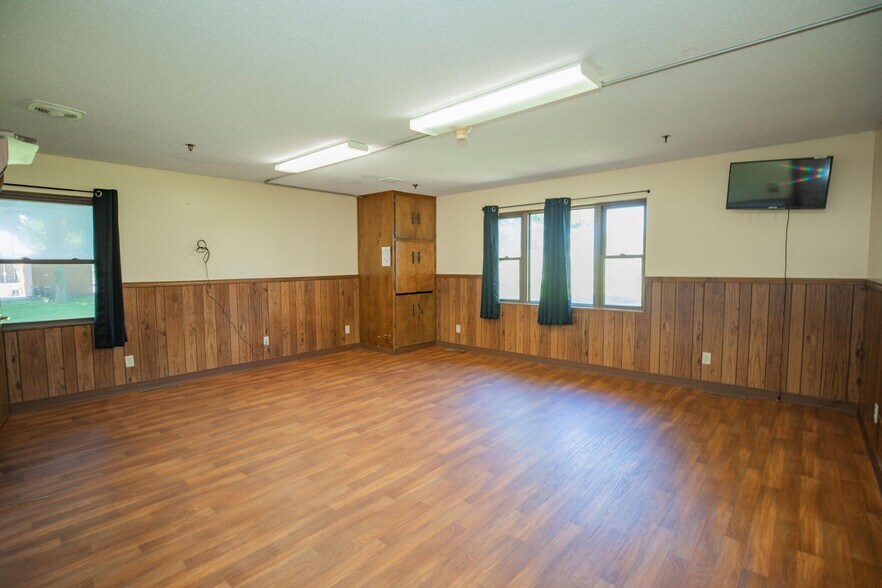 More Photos Of 807 N Briarwood Dr, Bolivar Assisted Living For Sale