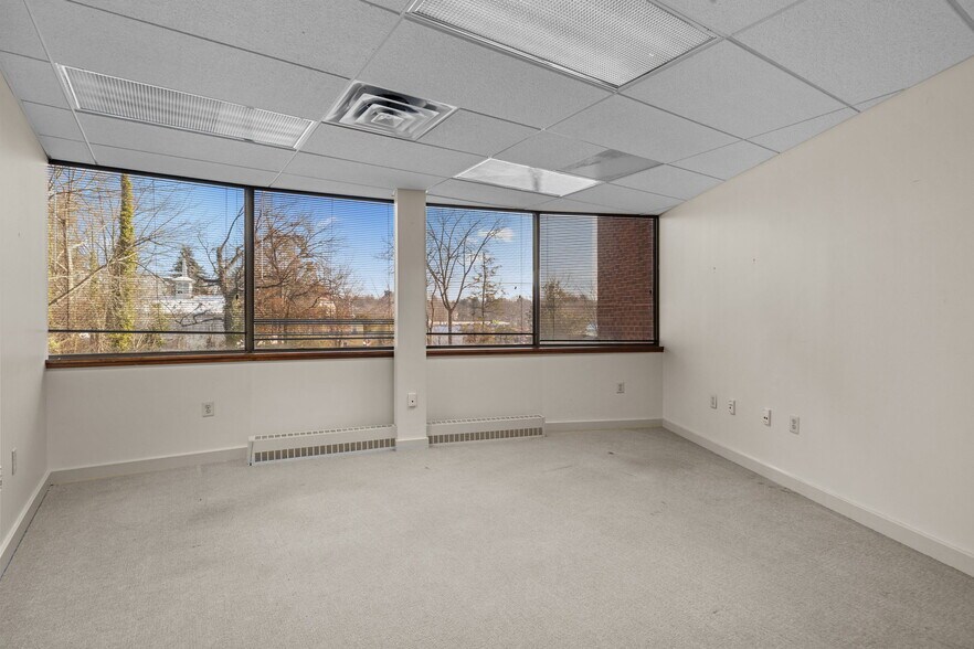 More Photos Of 667 Welsh Rd, Huntingdon Valley Loft Creative Space For Sale