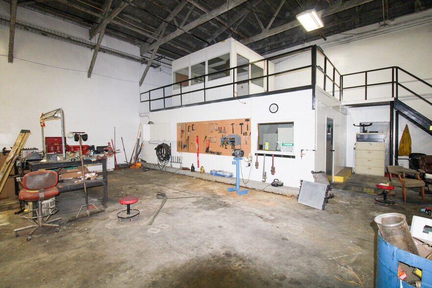 More Photos Of 7350 IL-111, South Roxana Specialty For Sale