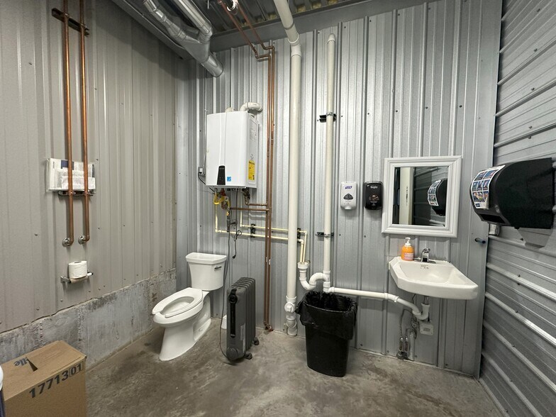 More Photos Of 18668 B50 Rd, Delta Distribution For Lease