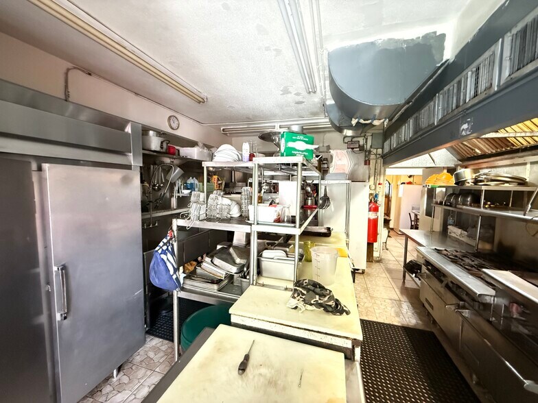 More Photos Of 1902 Harrison St, Hollywood Restaurant For Lease