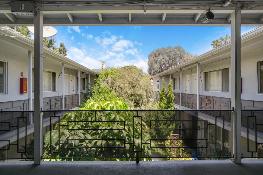 More Photos Of 6705 De Longpre Ave, Los Angeles Apartments For Sale