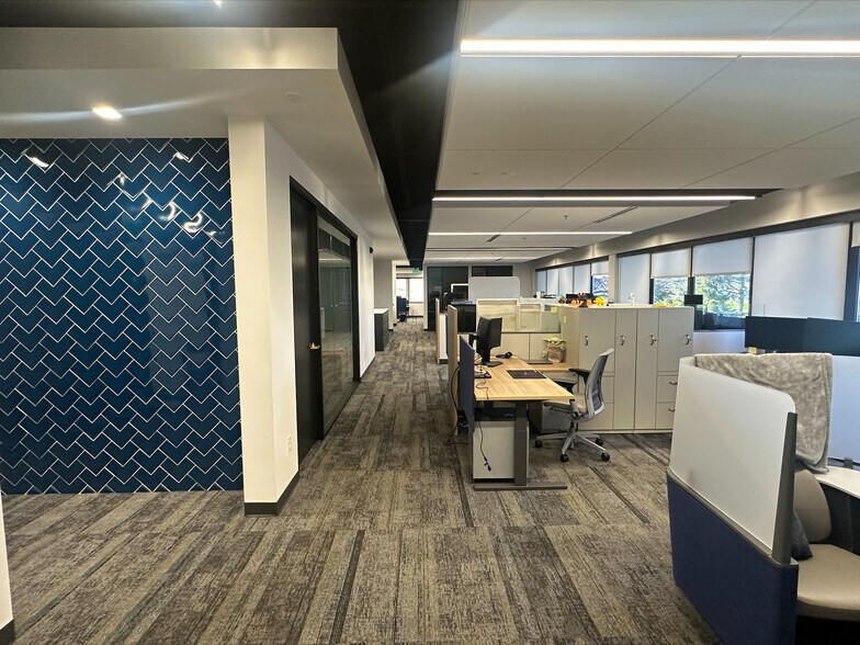 More Photos Of 720-722 N High School Rd, Indianapolis Office For Sale