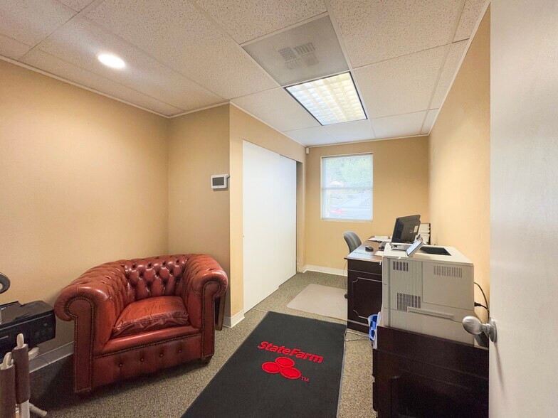 More Photos Of 12705 Renton Ave S, Seattle Office For Sale
