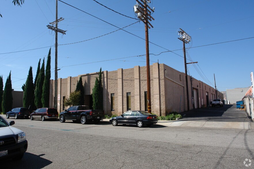 More Photos Of 9825-9837 Independence Ave, Chatsworth Industrial For Lease