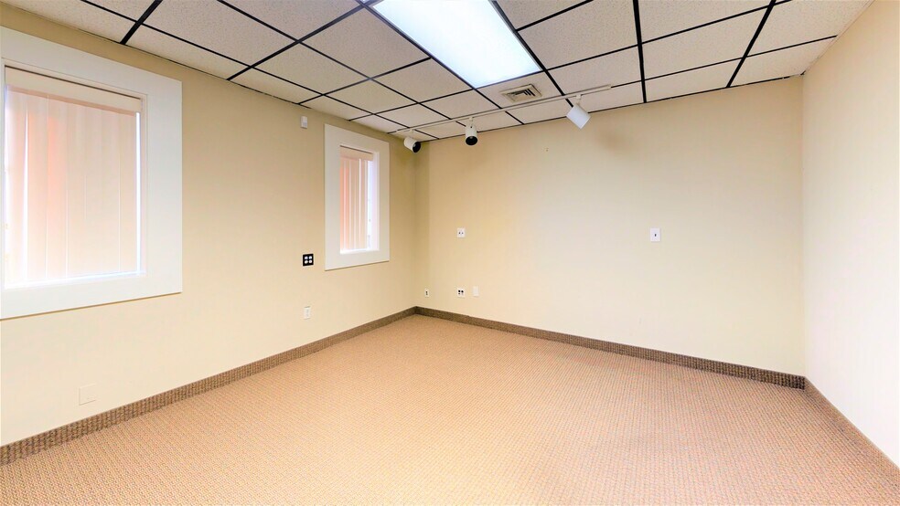 More Photos Of 43 Franklin St, East Hartford Warehouse For Lease