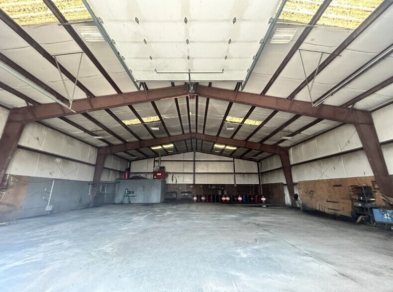 More Photos Of 273 E Main St, Yaphank Industrial For Lease
