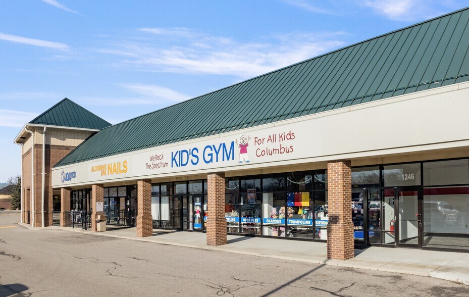 More Photos Of 1182-1282 E Powell Dr, Lewis Center Unknown For Lease