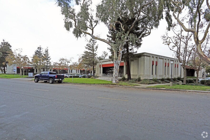 More Photos Of 3497-3535 Breakwater Ave, Hayward Research And Development For Lease