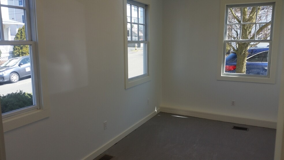 More Photos Of 16 Division St W, Greenwich Loft Creative Space For Lease