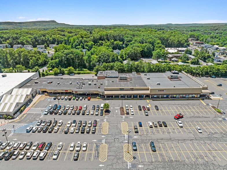 More Photos Of 235 Queen St, Southington Unknown For Lease