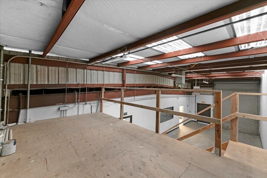 More Photos Of 1027 W Murray Ave, Visalia Service For Sale