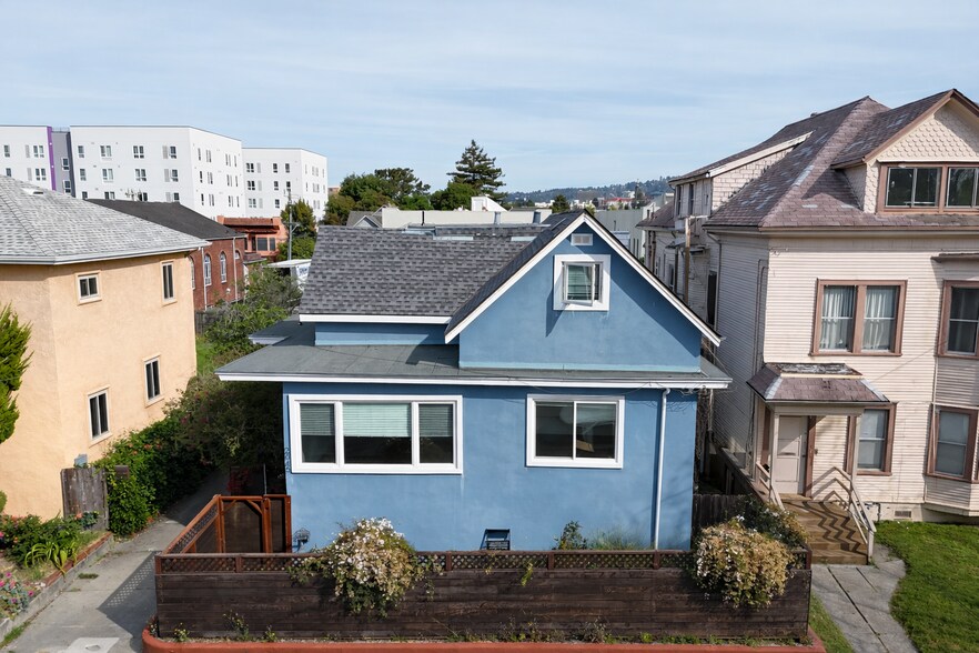 More Photos Of 2045 Emerson St, Berkeley Apartments For Sale