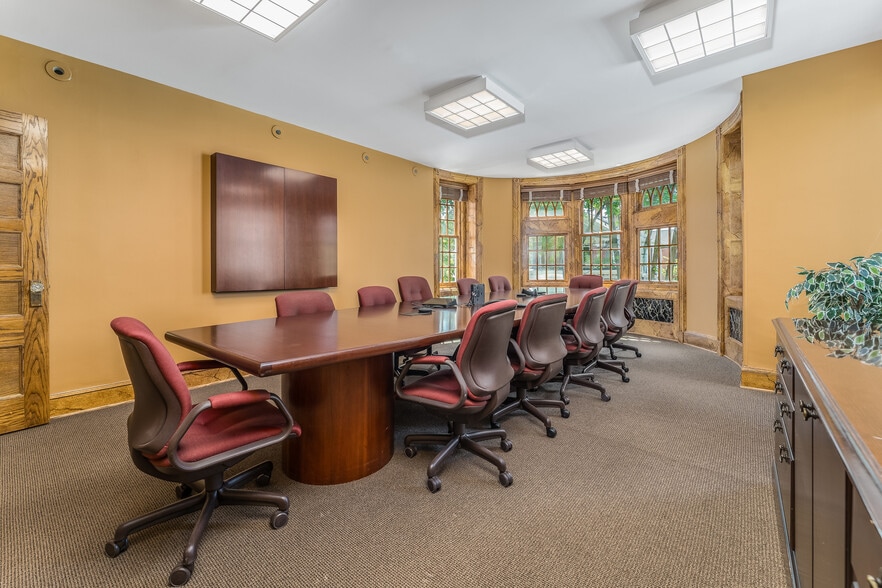 More Photos Of 1 Main St, Flemington Office For Sale