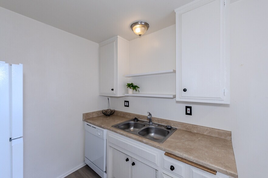 More Photos Of 241 Lindero Ave, Long Beach Apartments For Sale