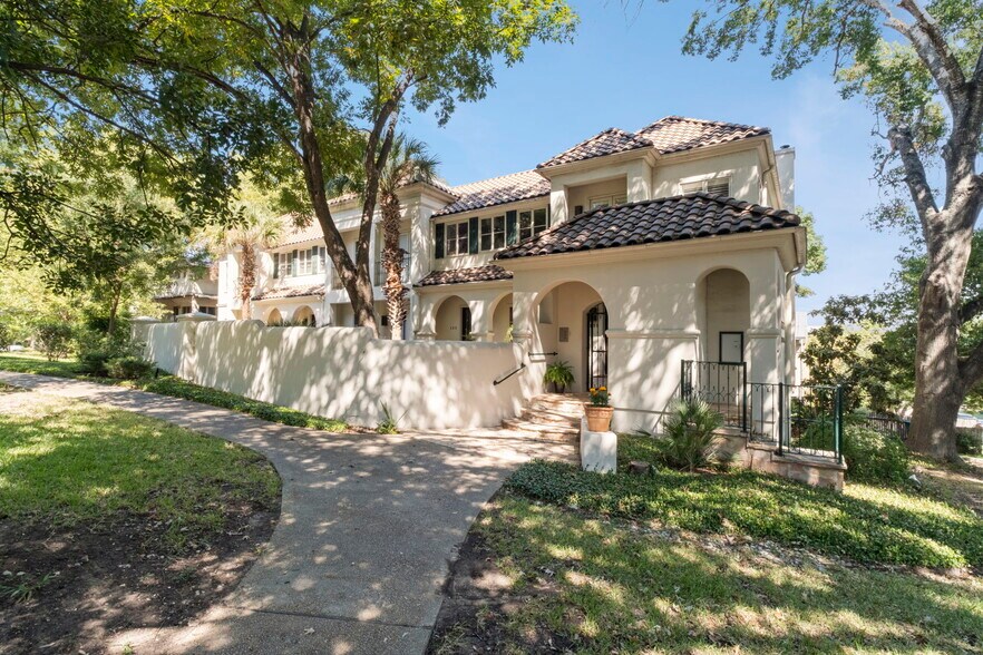 More Photos Of 131 Saint Dennis Ave, Alamo Heights Multifamily For Sale
