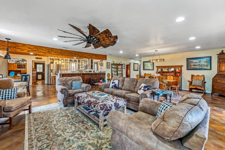 More Photos Of 703 Spring St, Granbury Lodge Meeting Hall For Sale