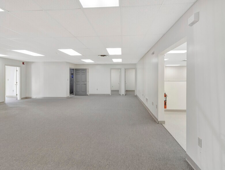 More Photos Of 125 High St, Mansfield Light Distribution For Lease