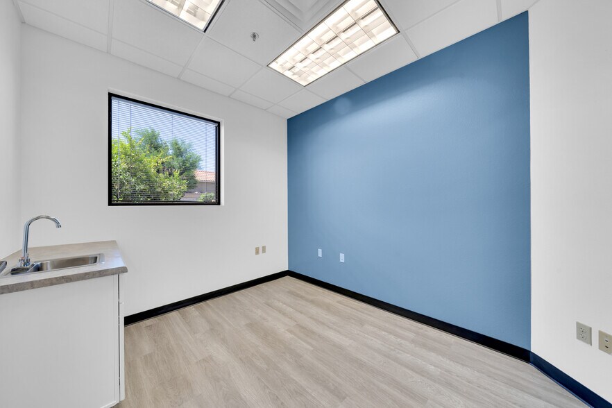 More Photos Of 4729 E Union Hills Dr, Phoenix Medical For Sale