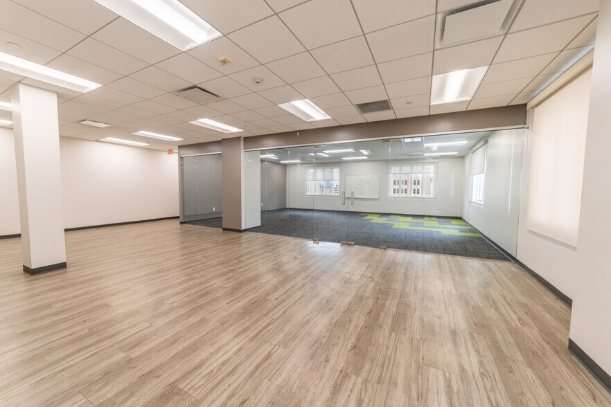 More Photos Of 600 Navarro St, San Antonio Office For Sale