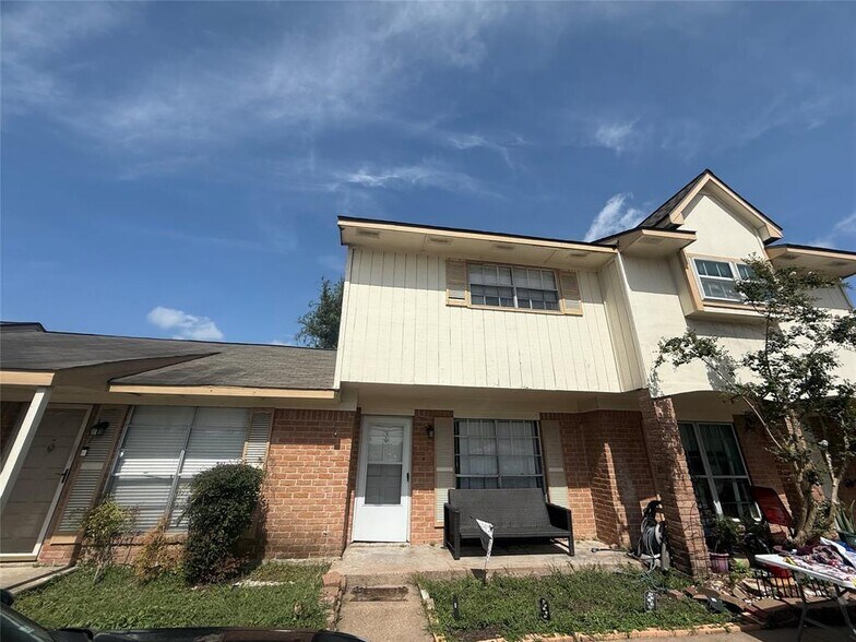 More Photos Of 3202-3358 Burke Rd, Pasadena Apartments For Sale