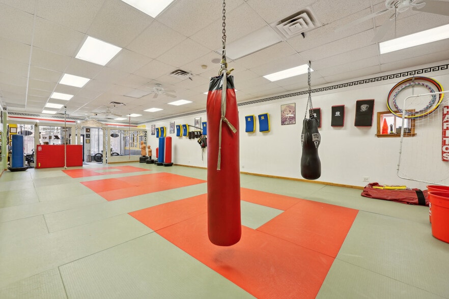 More Photos Of 266 Palisade Ave, Cliffside Park General Retail For Sale