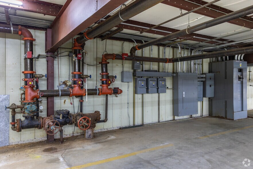 More Photos Of 25389 Blakely Rd, Arlington Warehouse For Lease
