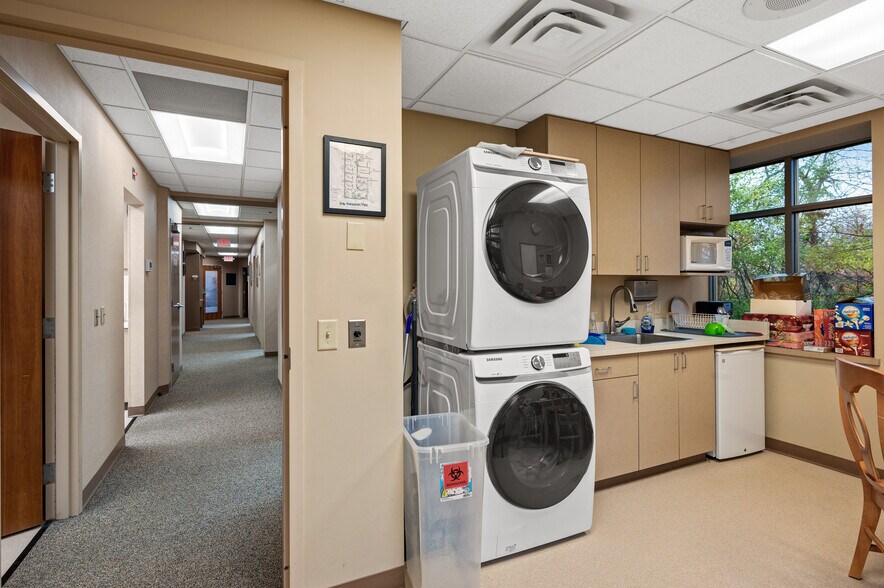 More Photos Of 13875 Hwy 13 Frontage Rd S, Savage Office For Lease