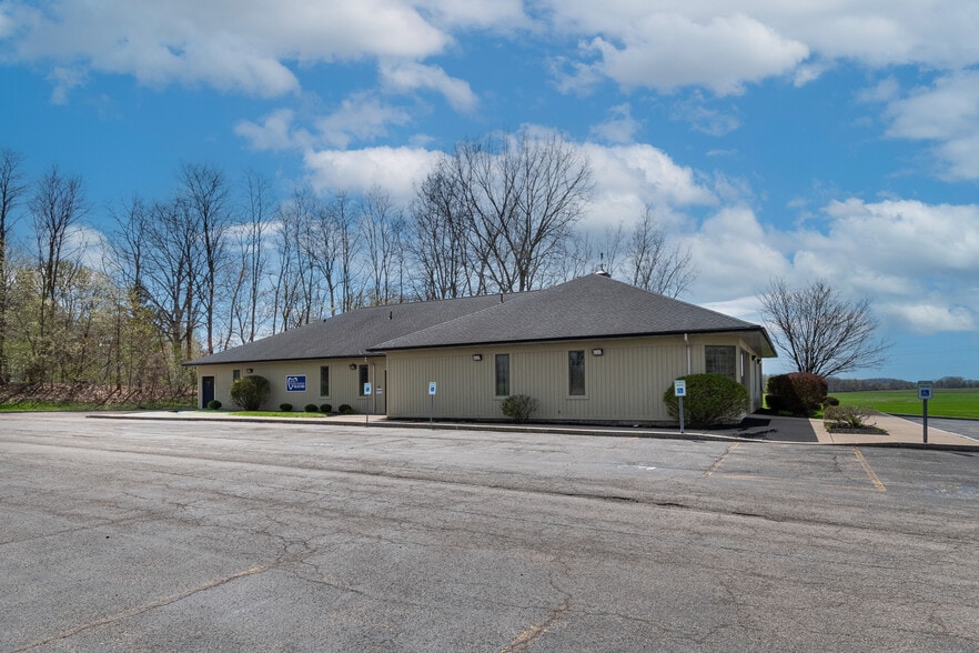More Photos Of 15 High Tech Dr, Rochester Medical For Lease