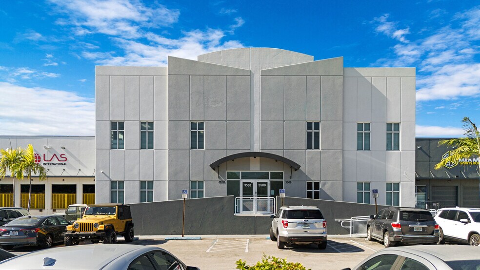 More Photos Of 3500-3508 NW 114th Ave, Miami Warehouse For Lease