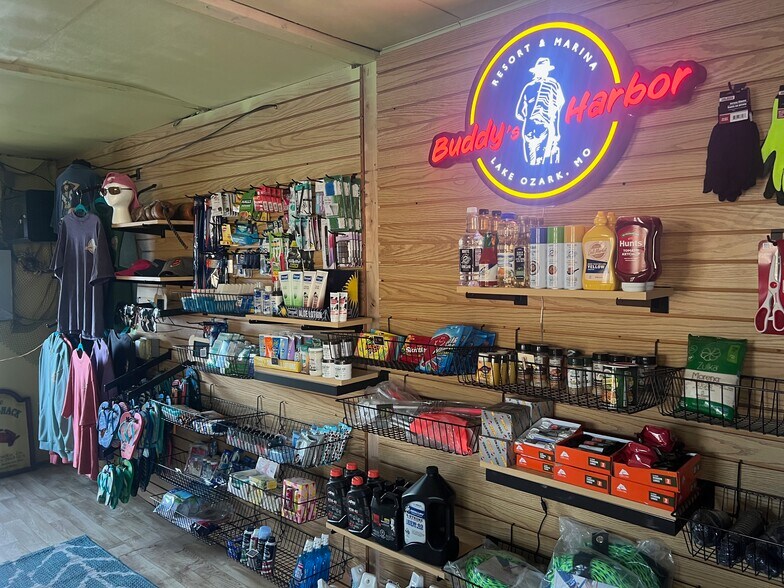 More Photos Of 1062 Susan Rd, Lake Ozark Hotel For Sale