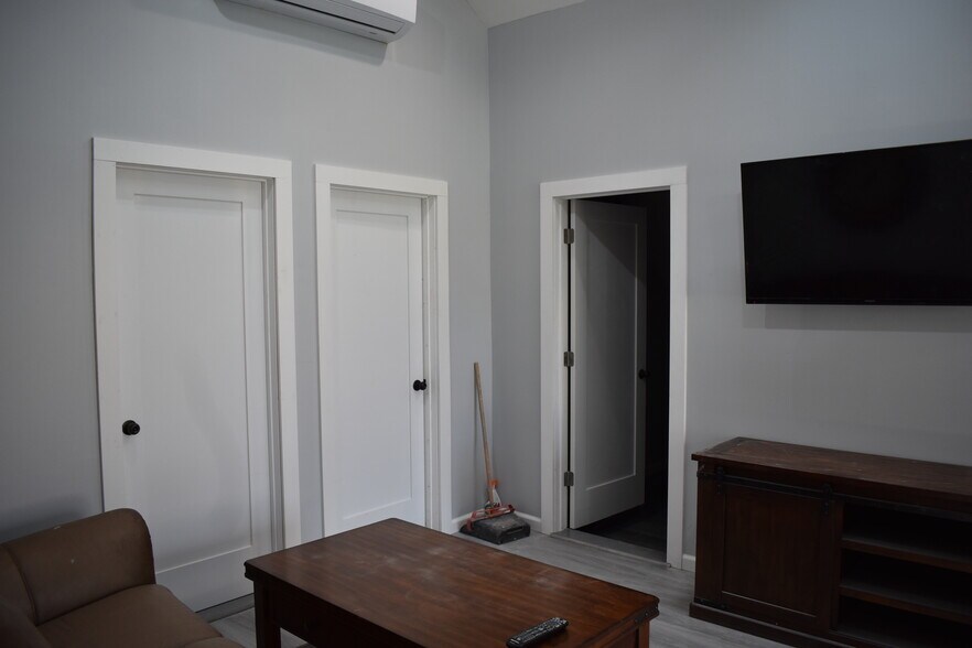 More Photos Of , Tannersville General Retail For Sale