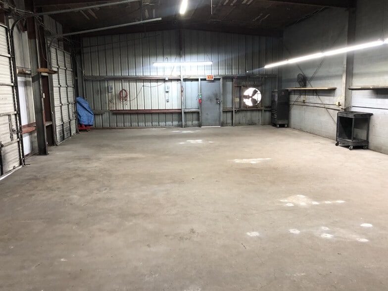 More Photos Of 2641 Delaware Ave, Kenner Service For Lease