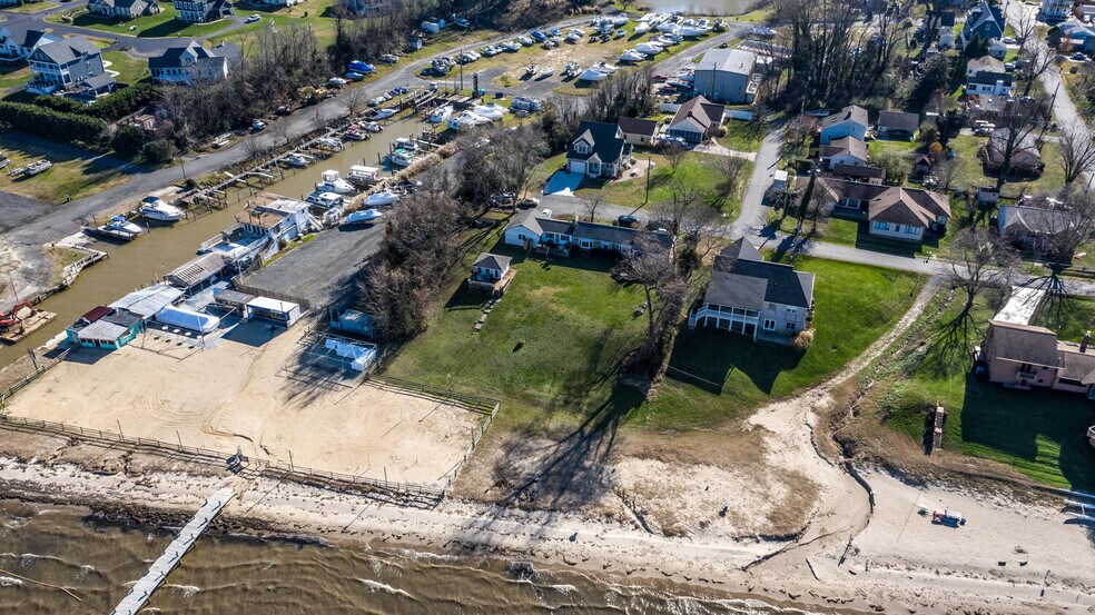 More Photos Of 6338 Riverview Dr, King George Marina For Lease