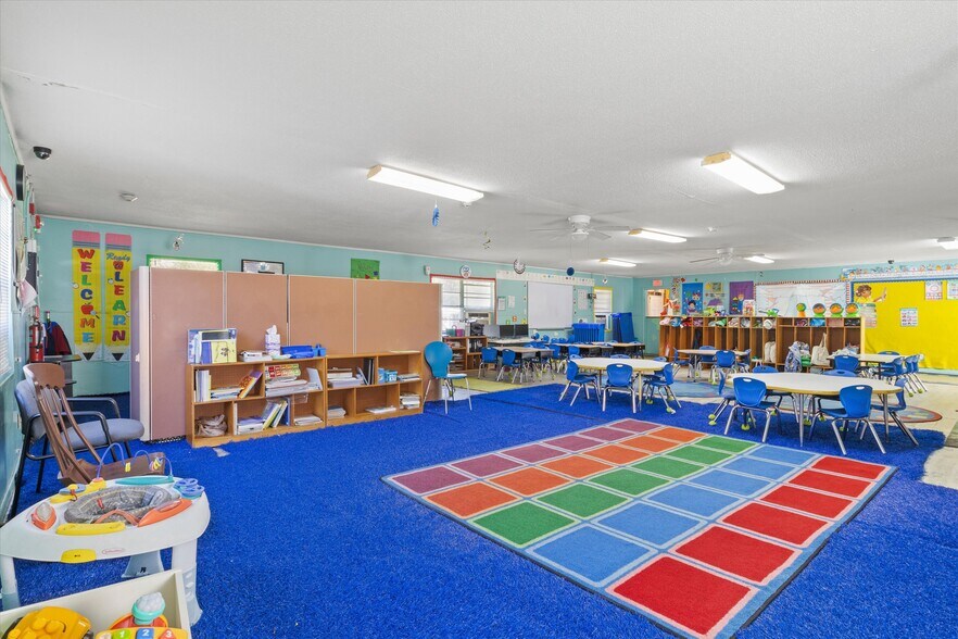More Photos Of 327 S Adams St, Quincy Daycare Center For Sale